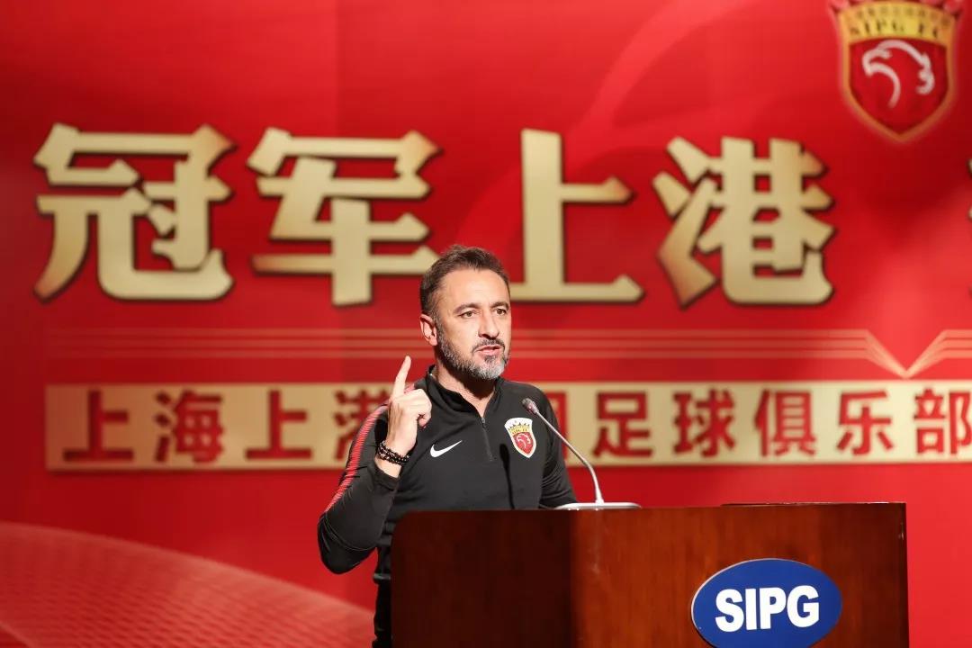 爱游戏体育官网登录-包含上海上港士气高涨，球队展现团队合作精神的词条