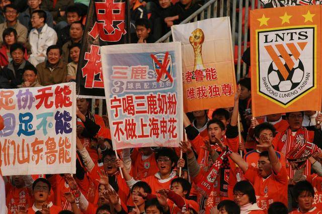 爱游戏体育在线入口-比赛中场表现抢眼，球迷掌声不断